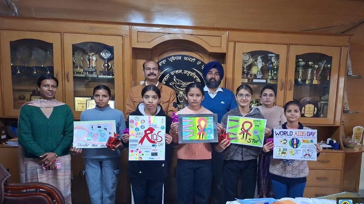 ਰੈੱਡ ਰਿਬਨ ਕਲੱਬ ਵੱਲੋਂ ‘ ਵਰਲਡ ਏਡਜ਼ ਡੇ’ ਮੌਕੇ ਪੋਸਟਰ ਮੇਕਿੰਗ ਮੁਕਾਬਲੇ ਕਰਵਾਏ