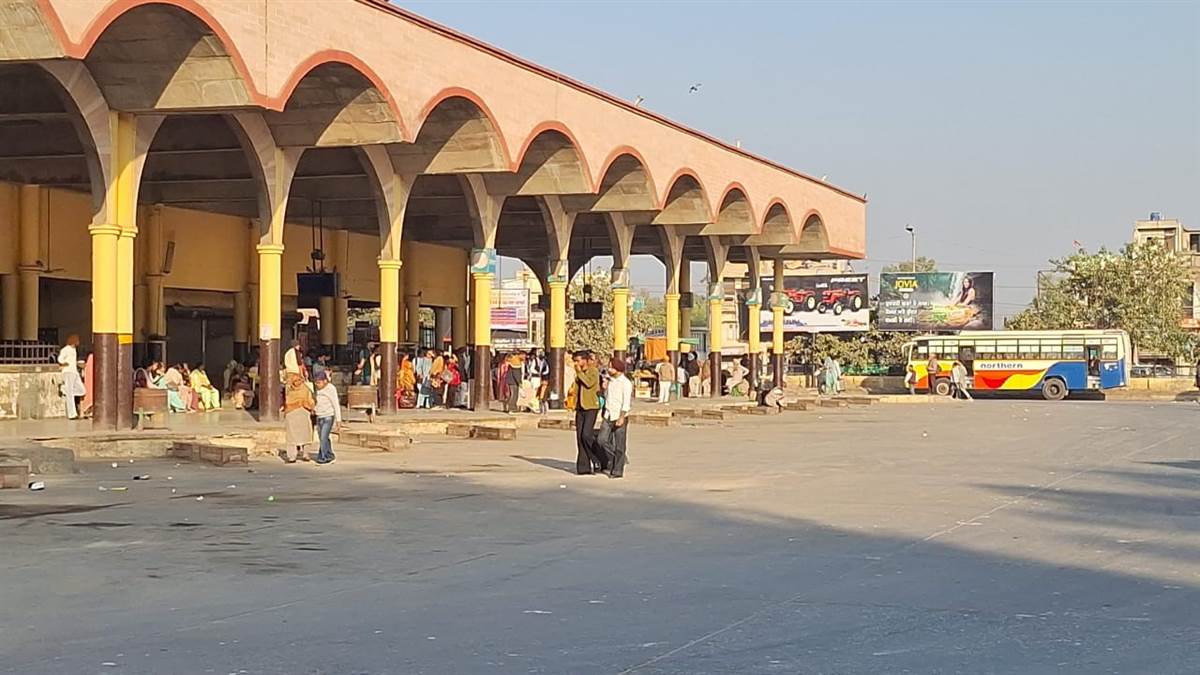 ਹੜਤਾਲ ’ਤੇ ਚਲ ਰਹੇ ਰੋਡਵੇਜ਼ ਦੇ ਪੰਜ ਮੁਲਾਜ਼ਮਾਂ ਨੂੰ ਨੌਕਰੀ ’ਚੋਂ ਕੱਢਿਆ