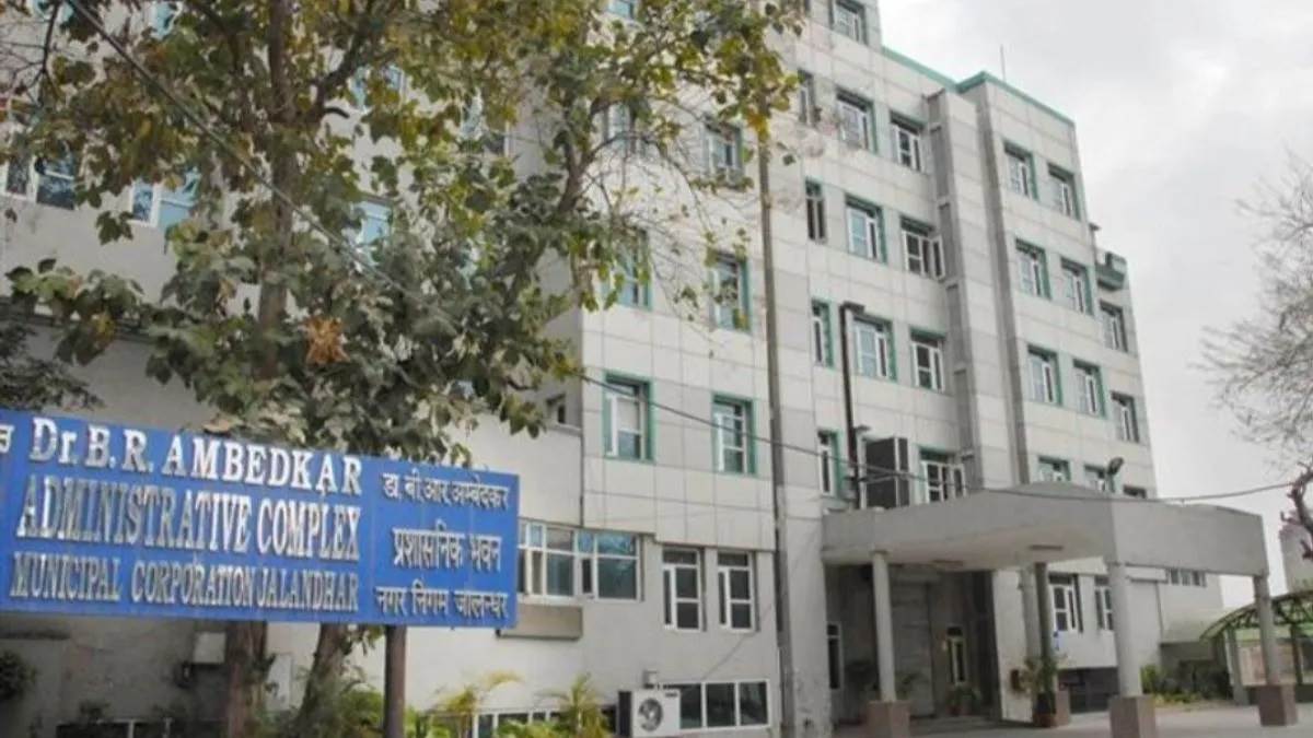 ਜਲੰਧਰ 'ਚ ਸਹੁਰੇ ਦੇ ਨਾਂ 'ਤੇ ਠੇਕੇ ਲੈਣ ਵਾਲੇ JE ਨੂੰ ਬਚਾਅ ਰਹੇ ਨਿਗਮ ਅਫਸਰ, ਸਵਾਲਾਂ ਦੇ ਘੇਰੇ 'ਚ ਕਈ ਅਧਿਕਾਰੀ; ਤੁਰੰਤ ਜਾਂਚ ਦੇ ਨਿਰਦੇਸ਼