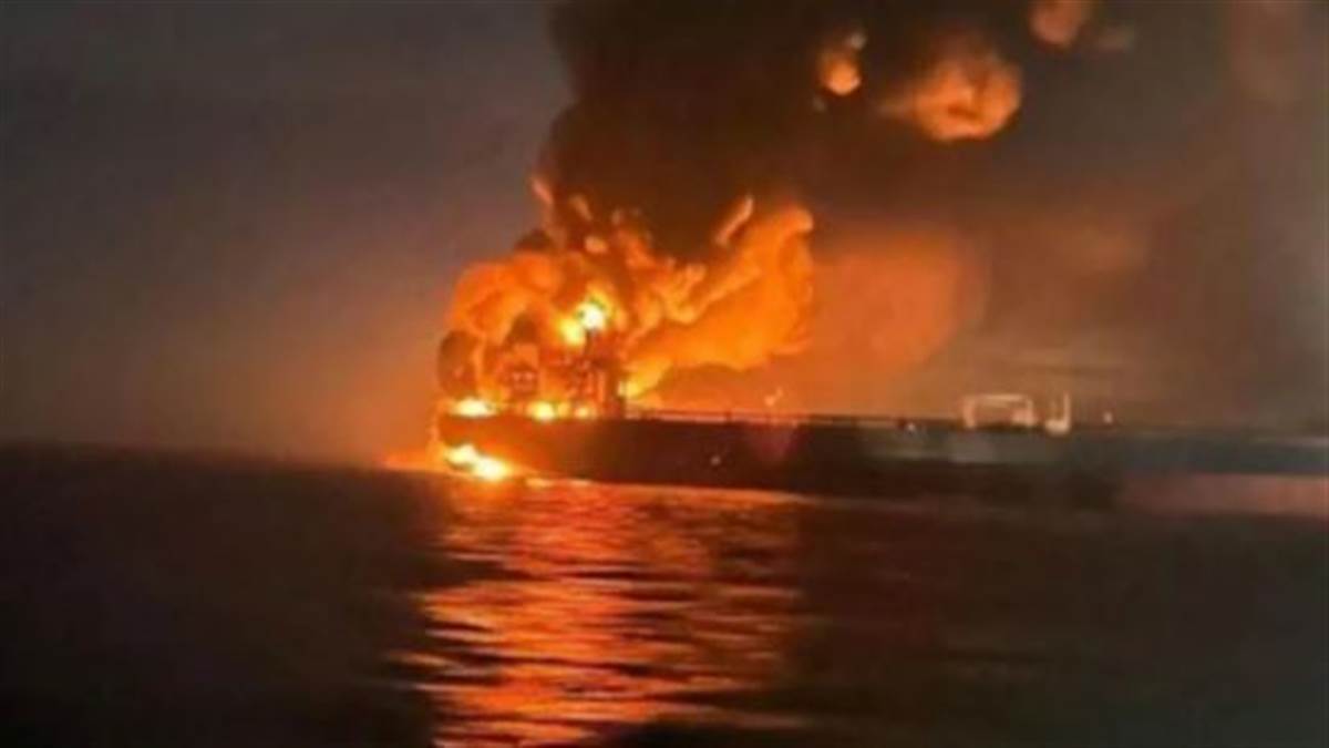 Black Sea Blast : ਰੂਸ ਦੇ ਸ਼ੈਡੋ ਫਲੀਟ ਟੈਂਕਰ 'ਚ ਧਮਾਕਾ, ਤੁਰਕੀ ਨੇ ਦਾਅਵਾ- 'ਮਨੁੱਖ ਰਹਿਤ ਜਹਾਜ਼' ਨੇ ਕੀਤਾ ਹਮਲਾ