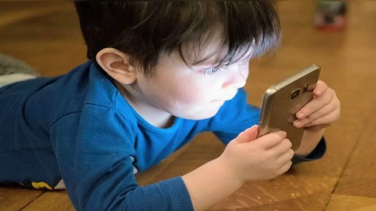 ਬੱਚਿਆਂ ਦੇ ਮੋਬਾਈਲ ਫੋਨ ਦੀ ਵਰਤੋਂ 'ਤੇ ਹਾਈ ਕੋਰਟ ਦਾ ਵੱਡਾ ਫੈਸਲਾ, ਤਿੰਨ ਤੋਂ ਵੱਧ ਸਿਮ ਕਾਰਡਾਂ ਦੀ ਵਰਤੋਂ 'ਤੇ ਪਾਬੰਦੀ; ਸੋਸ਼ਲ ਮੀਡੀਆ ਲਈ...