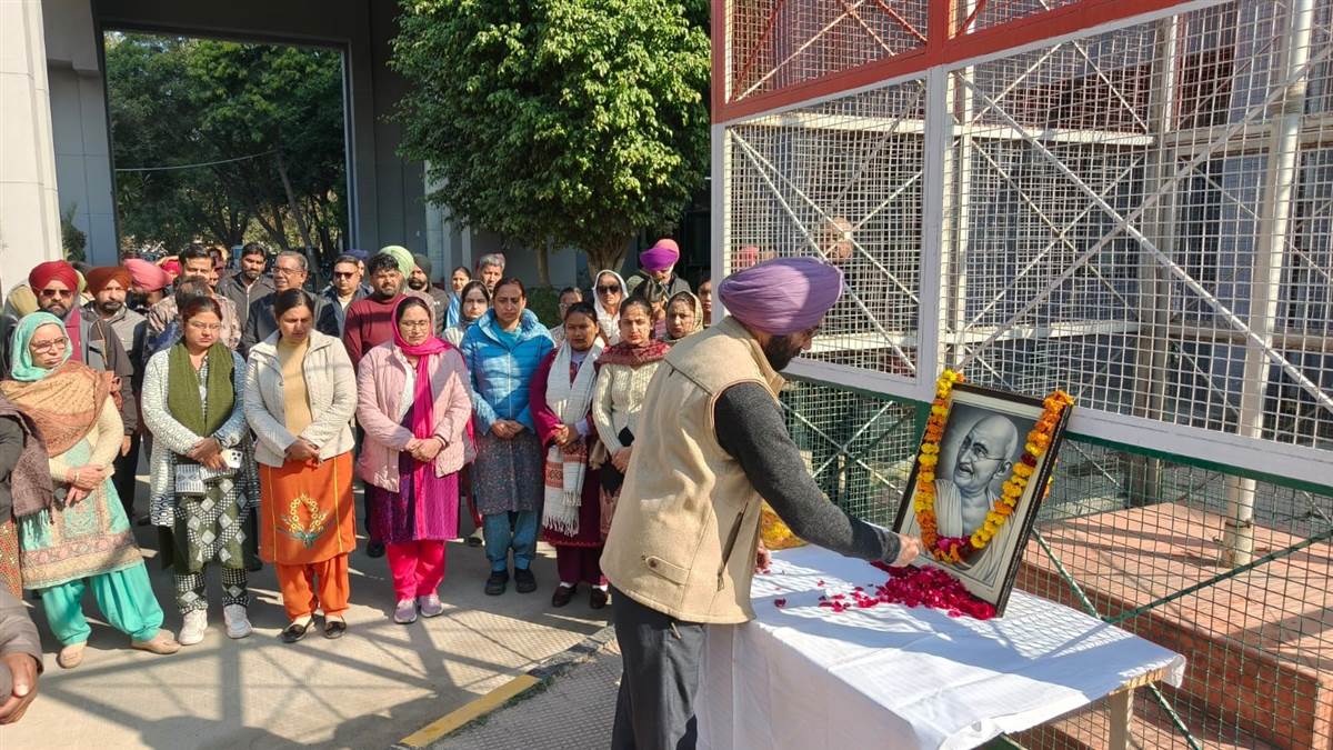 ਜ਼ਿਲ੍ਹਾ ਪ੍ਰਬੰਧਕੀ ਕੰਪਲੈਕਸ ’ਚ ਬਲਿਦਾਨ ਦਿਵਸ ਮਨਾਇਆ