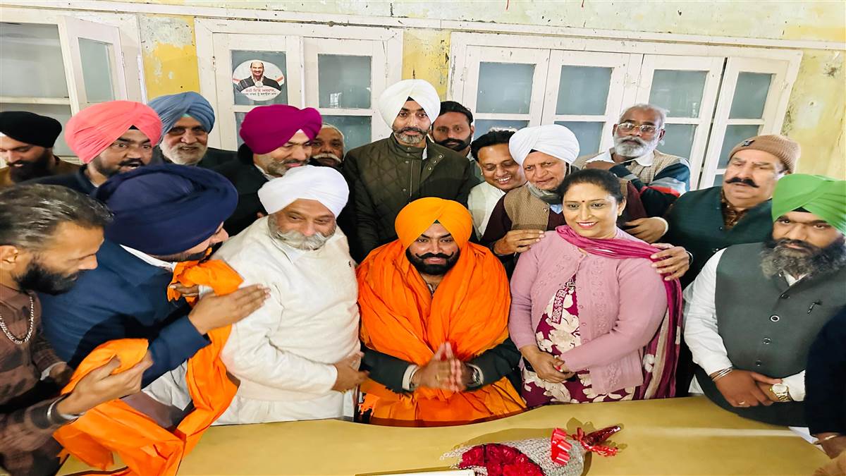 ਕਾਂਗਰਸ ਭਵਨ ’ਚ ਵਰਕਰਾਂ ਨੇ ਭੁੱਲਰ ਦੀ ਕੀਤੀ ਤਾਜਪੋਸ਼ੀ
