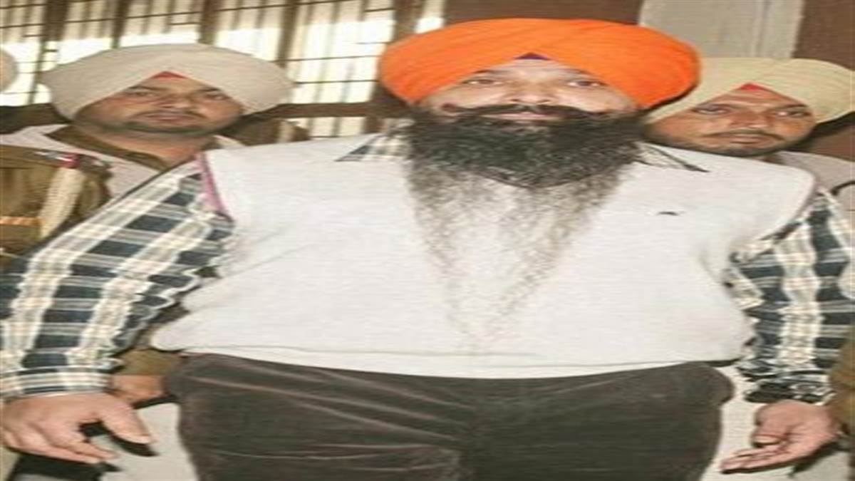 ਭਾਈ ਰਾਜੋਆਣਾ ਦੀ ਫਾਂਸੀ 'ਤੇ ਝੱਬਰ ਦਾ ਵੱਡਾ ਦਾਅਵਾ: 'ਬਾਦਲ ਨੇ ਡਾ. ਮਨਮੋਹਨ ਸਿੰਘ ਅੱਗੇ ਰੱਖੀ ਸੀ ਫਾਂਸੀ ਰੁਕਵਾਉਣ ਦੀ ਸ਼ਰਤ'