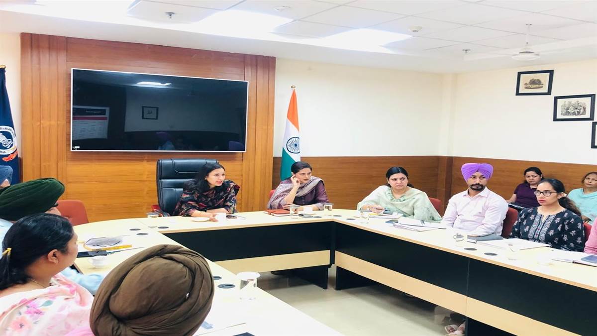 ਡਿਪਟੀ ਕਮਿਸ਼ਨਰ ਵੱਲੋਂ ਪੇਂਡੂ ਵਿਕਾਸ ਕਾਰਜਾਂ ਦੀ ਸਮੀਖਿਆ