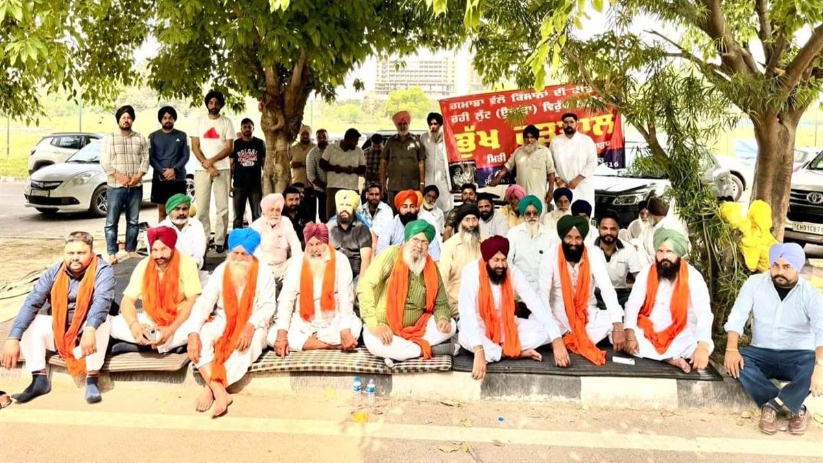 ਜ਼ਮੀਨਾਂ ਐਕਵਾਇਰ ਕਰਨ ਦਾ ਮਾਮਲਾ, ਪੁੱਡਾ ਭਵਨ ਦੇ ਬਾਹਰ ਕਿਸਾਨਾਂ ਦਾ ਧਰਨਾ ਜਾਰੀ