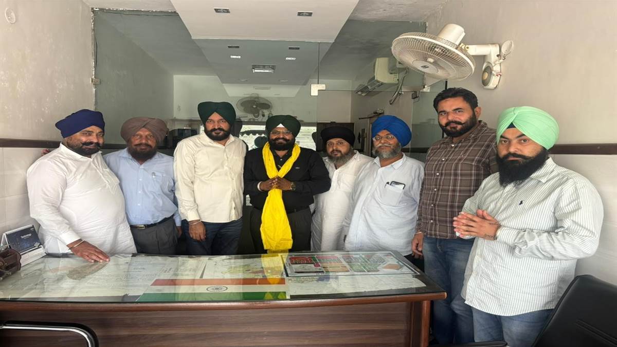 ਟਰੇਡਰਜ਼ ਕਮਿਸ਼ਨ ਦੇ ਜ਼ਿਲ੍ਹਾ ਵਾਈਸ ਚੇਅਰਮੈਨ ਨੂੰ ਕੀਤਾ ਸਨਮਾਨਿਤ