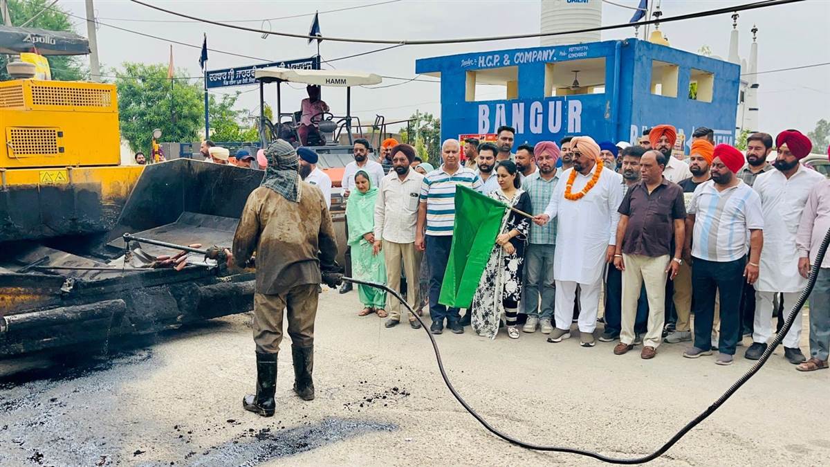 ਡੇਰਾਬੱਸੀ ਫਾਟਕ ਤੋਂ ਸੜਕ ਦੇ ਨਿਰਮਾਣ ਕੰਮ ਦੀ ਸ਼ੁਰੂਆਤ