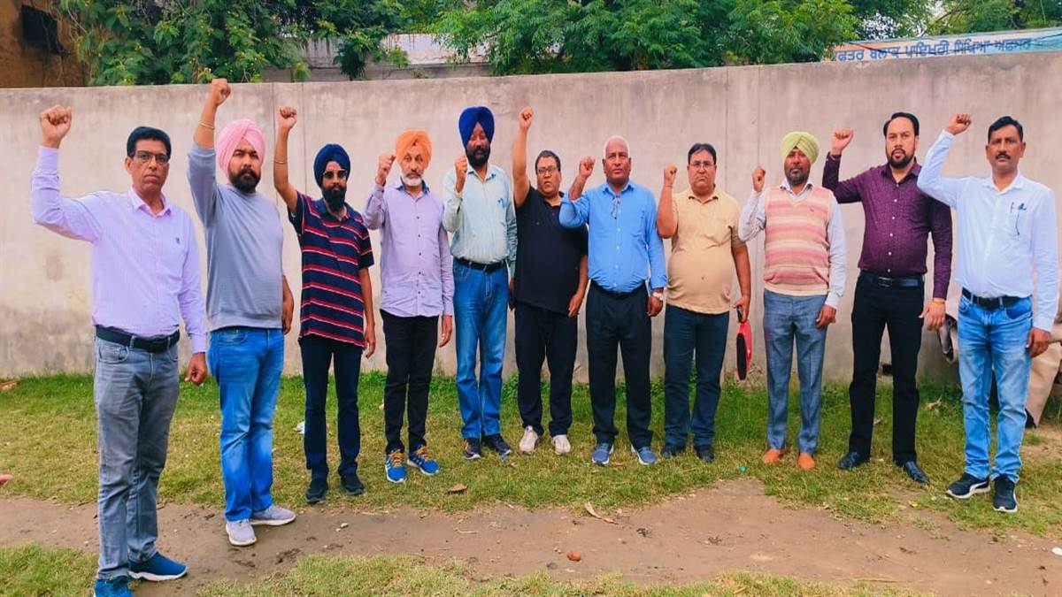 ਮ੍ਰਿਤਕ ਅਧਿਆਪਕ ਦੇ ਵਾਰਸਾਂ ਨੂੰ ਦੇਵੋ ਇਕ ਕਰੋੜ ਦਾ ਮੁਆਵਜ਼ਾ