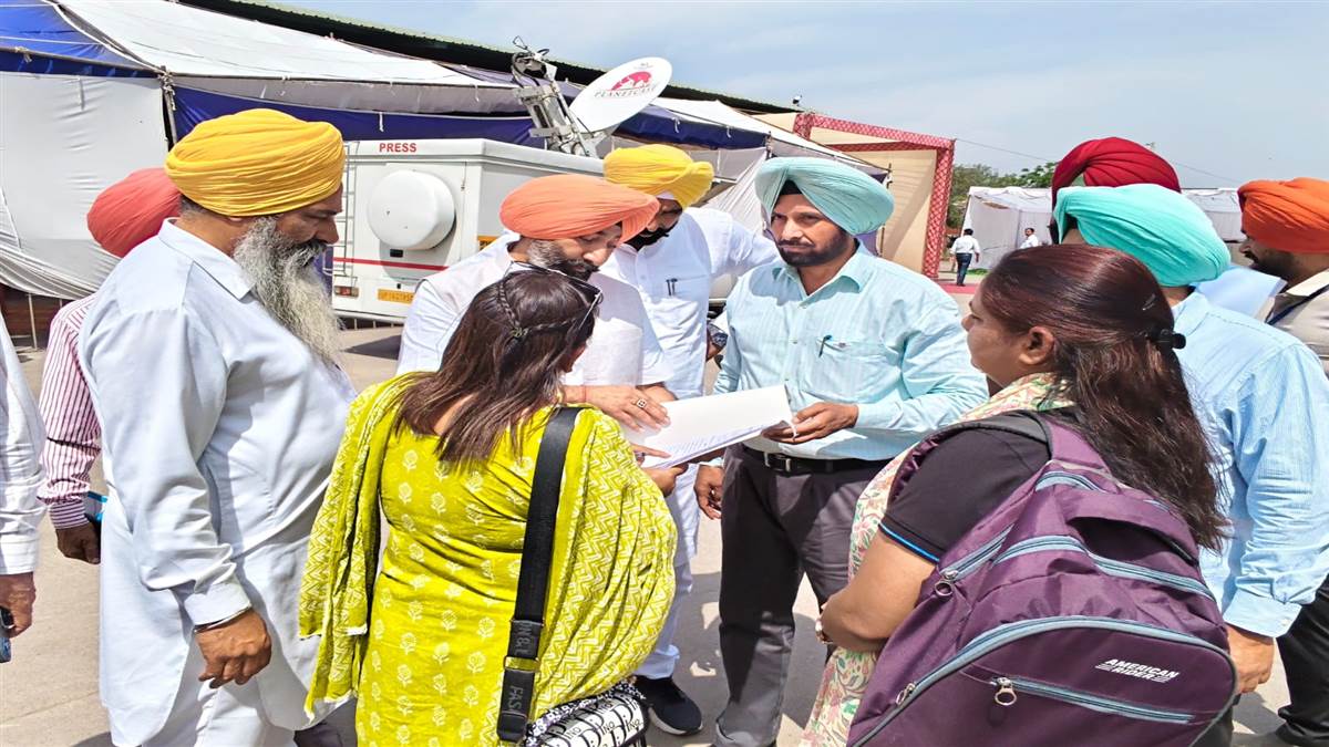 ਮੁੱਖ ਮੰਤਰੀ ਨੂੰ ਮਿਲਣ ਪੁੱਜੇ ਬੇਰੁਜ਼ਗਾਰਾਂ ਦੀ ਮੀਟਿੰਗ ਇੰਚਾਰਜ ਨਾਲ ਕਰਵਾਈ