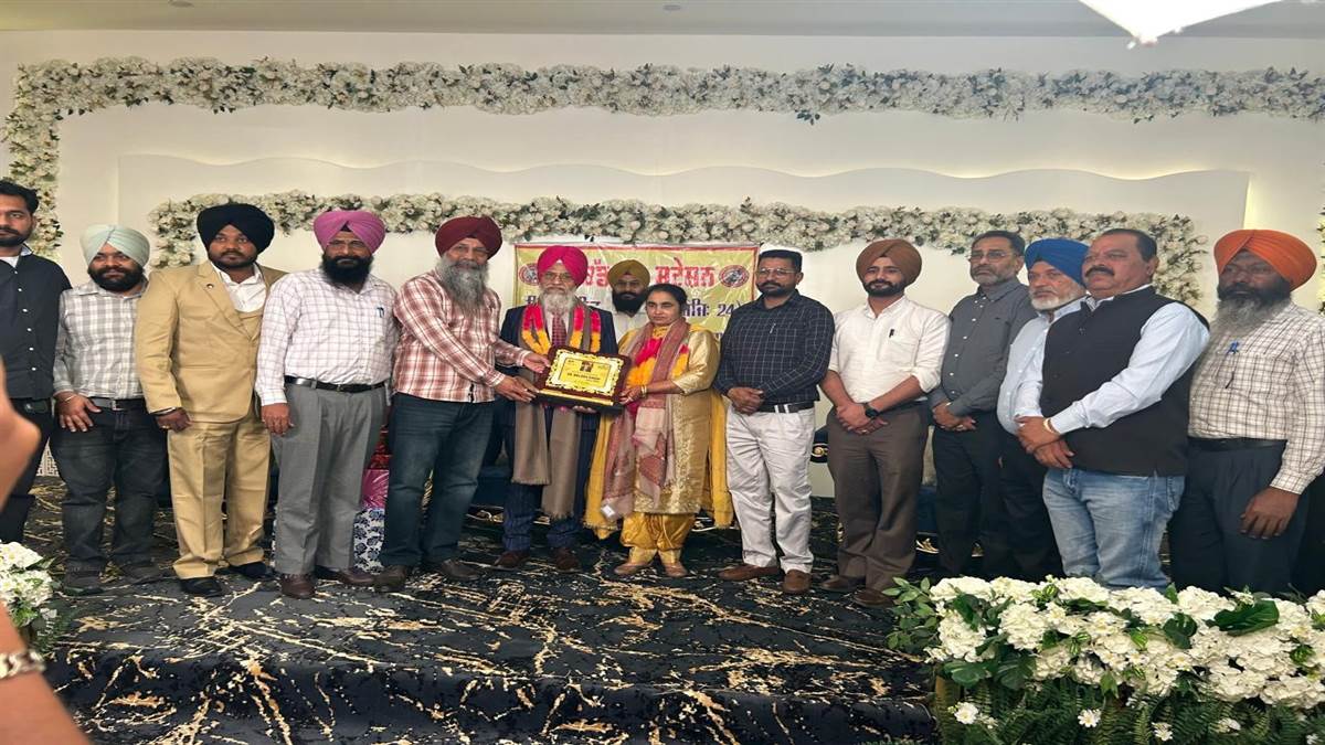 ਐੱਸਡੀਓ ਬਲਦੇਵ ਸਿੰਘ ਨੂੰ ਦਿੱਤੀ ਨਿੱਘੀ ਵਿਦਾਇਗੀ ਪਾਰਟੀ