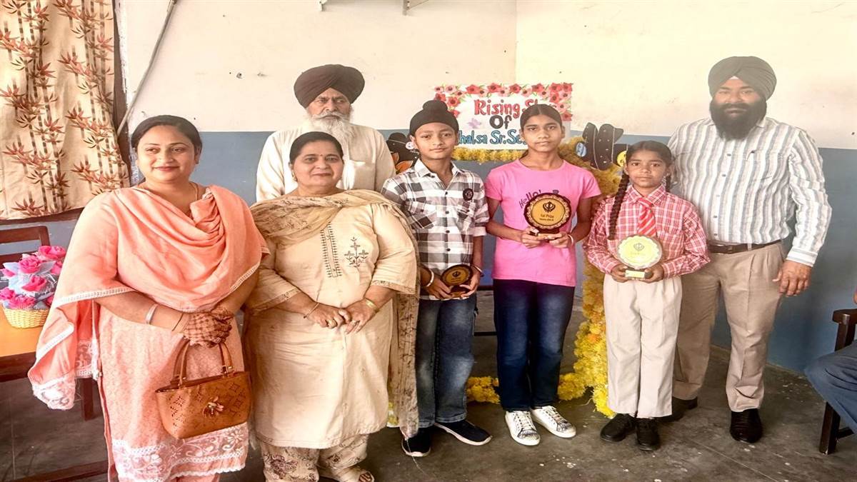 5ਵੀਂ ਜਮਾਤ ’ਚ ਅੱਵਲ ਆਉਣ ਵਾਲੇ ਬੱਚਿਆਂ ਦਾ ਕੀਤਾ ਸਨਮਾਨ