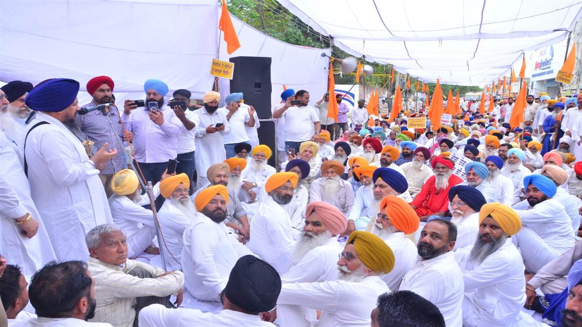 ਸ਼੍ਰੋਮਣੀ ਅਕਾਲੀ ਦਲ ਪੁਨਰ ਸੁਰਜੀਤ ਦਾ ਡੀਸੀ ਦਫਤਰ ਅੱਗੇ ਧਰਨਾ