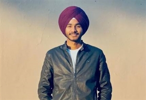 Amritsar News : ਸੜਕ ਹਾਦਸੇ 'ਚ ਕਾਰ ਚਲਾਕ ਨੌਜਵਾਨ ਦੀ ਮੌਤ, ਔਰਤ ਸਣੇ ਤਿੰਨ ਗੰਭੀਰ ਜ਼ਖ਼ਮੀ