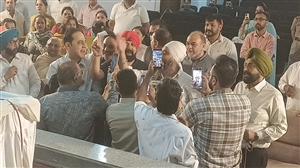 ਜਲੰਧਰ ਨਗਰ ਨਿਗਮ 'ਚ ਹੰਗਾਮਾ: ਵਿਰੋਧੀ ਧਿਰ ਦੇ ਵਿਰੋਧ ਵਿਚਾਲੇ ਮਹਿਜ਼ ਢਾਈ ਮਿੰਟਾਂ 'ਚ ਬਜਟ ਪਾਸ