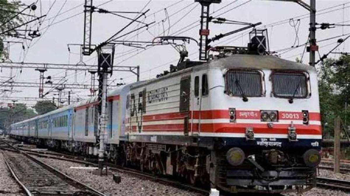 रेलवे का बड़ा फैसला, मेल और एक्सप्रेस लाइन पर चलेंगी पैसेंजर ट्रेनें, देना होगा अतिरिक्त किराया
