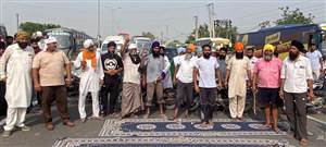 ਬਿਜਲੀ ਸਪਲਾਈ ਨੂੰ ਲੈ ਕੇ ਕਿਸਾਨਾਂ ਦਾ ਫੁੱਟਿਆ ਗੁੱਸਾ, ਹਾਈਵੇ ਕੀਤਾ ਜਾਮ