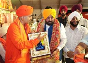 Mohali News, ‘ਬਜ਼ੁਰਗਾਂ ਨੂੰ ਤੀਰਥ ਯਾਤਰਾ ਕਰਵਾਉਣ ਤੋਂ ਵੱਡਾ ਕੋਈ ਤੀਰਥ ਨਹੀਂ’, ਭਗਤੀ ਸੰਧਿਆ ’ਚ ਬੋਲੇ CM ਭਗਵੰਤ ਮਾਨ