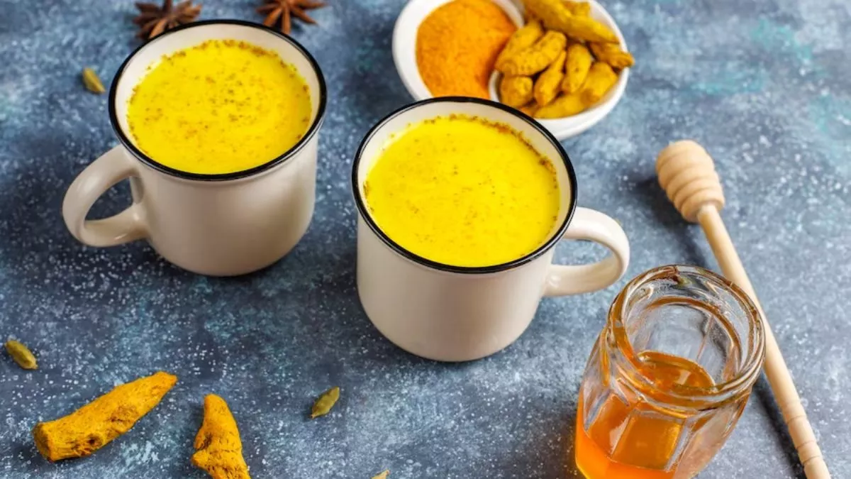 Haldi Doodh Benefits: ਸਿਹਤ ਤੋਂ ਲੈ ਕੇ ਸੁੰਦਰਤਾ ਵਧਾਉਣ ਤਕ, ਜਾਣੋ ਹਲਦੀ ਵਾਲਾ ਦੁੱਧ ਪੀਣ ਦੇ ਹੈਰਾਨੀਜਨਕ ਫਾਇਦੇ