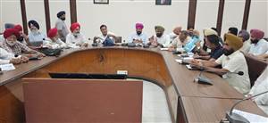 ਹੜਤਾਲੀ ਮੁਲਾਜ਼ਮਾਂ ਵੱਲੋਂ ਮੁੜ ਸਮੂਹਿਕ ਛੁੱਟੀ ਦਾ ਐਲਾਨ! ਕਾਰਨ ਦੱਸੋ ਨੋਟਿਸ ਵਾਪਸ ਲੈਣ ਲਈ ਪੰਜਾਬ ਸਰਕਾਰ ਨੂੰ ਦਿੱਤਾ ਅਲਟੀਮੇਟਮ