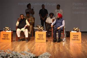 ਲੁਧਿਆਣਾ 'ਚ ‘ਯੂਥ ਟਾਊਨਹਾਲ’: ਰਾਜਪਾਲ ਕਟਾਰੀਆ ਤੇ ਡਾ. ਸਾਹਨੀ ਨੇ ਨੌਜਵਾਨਾਂ ਨਾਲ ਕੀਤੀ ਸਿੱਧੀ ਗੱਲਬਾਤ