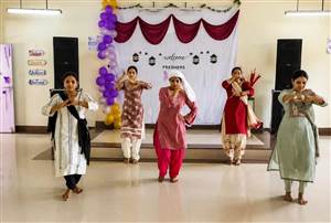 ਬੇਬੇ ਨਾਨਕੀ ਯੂਨੀਵਰਸਿਟੀ ਕਾਲਜ ’ਚ ਕੀਤੀ ਫਰੈਸ਼ਰ ਪਾਰਟੀ