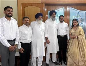 ਬਿਕਰਮ ਮਜੀਠੀਆ ਨਵ-ਵਿਆਹੁਤਾ ਜੋੜੀ ਨੂੰ ਦਿੱਤਾ ਅਸ਼ੀਰਵਾਦ