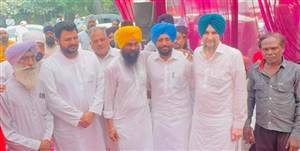 ਵਪਾਰਕ ਦਫ਼ਤਰ ਦੀ ਆੜ ’ਚ ਪ੍ਰਦੀਪ ਖ਼ਾਲਸਾ ਵੱਲੋਂ ਪ੍ਰਦਰਸ਼ਨ