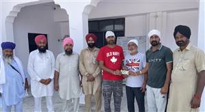 ਐੱਨਆਰਆਈ ਵੀਰਾਂ ਵੱਲੋਂ ਰਸਤਾ ਬਣਾਉਣ ਲਈ ਸੇਵਾ ਜਾਰੀ