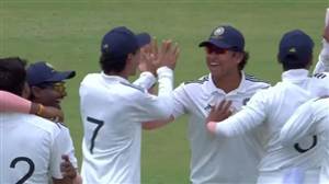 Duleep Trophy : ਵੈਭਵ ਸੂਰਿਆਵੰਸ਼ੀ ਦਾ ਛਾਇਆ ਜਾਦੂ ! ਕਪਤਾਨੀ 'ਚ ਪਹਿਲੀ ਵਾਰ ਲਿਆ ਰਿਵਿਊ ਤੇ ਕਰ ਦਿੱਤਾ ਕਮਾਲ, ਟੀਮ ਦੀ ਹੋ ਗਈ ਮੌਜ- Video
