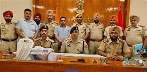Gurdaspur News : ਪਾਕਿਸਤਾਨੀ ਤਸਕਰ ਭੇਜ ਰਹੇ ਨਸ਼ੇ ਤੇ ਹਥਿਆਰ, 2.446 ਕਿੱਲੋ ਹੈਰੋਇਨ ਤੇ ਦੋ ਪਿਸਤੌਲਾਂ ਸਣੇ ਤਿੰਨ ਗ੍ਰਿਫ਼ਤਾਰ
