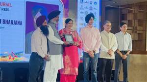 ਅਧਿਆਪਕਾਂ ਮਨਜਿੰਦਰ ਕੌਰ ਭੱਲਾ ਦਾ ‘ਰਤਨ ਪੰਜਾਬ ਦੇ’ ਐਵਾਰਡ ਨਾਲ ਸਨਮਾਨ