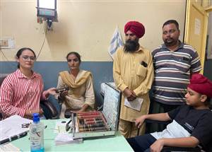 ਸਿਹਤ ਵਿਭਾਗ ਵੱਲੋਂ ਲੋੜਵੰਦਾਂ ਨੂੰ ਵੰਡੀਆਂ ਗਈਆਂ ਐਨਕਾਂ