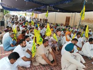 ਮਾਲਵਾ-ਕਰਨਾਲ ਨਹਿਰ ਦੇ ਵਿਰੋਧ ’ਚ ‘ਪੰਜਾਬ ਬਚਾਓ ਮੋਰਚਾ’ ਨੇ ਖੇਤੀਬਾੜੀ ਮੰਤਰੀ ਦੀ ਰਿਹਾਇਸ਼ ਘੇਰੀ