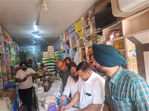 ਤਿਉਹਾਰੀ ਸੀਜ਼ਨ ਦੇ ਮੱਦੇਨਜ਼ਰ ਫੂਡ ਸੇਫਟੀ ਟੀਮ ਮੋਗਾ ਵੱਲੋਂ ਵੱਖ-ਵੱਖ ਫੂਡ ਅਦਾਰਿਆਂ ਦੀ ਵਿਸ਼ੇਸ਼ ਚੈਕਿੰਗ