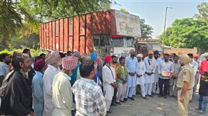 ਟ੍ਰੈਫਿਕ ਨਿਯਮਾਂ ਦੀ ਪਾਲਣਾ ਤੇ ਸਾਈਬਰ ਠੱਗੀਆਂ ਤੋਂ ਬਚਾਅ ਲਈ ਕੀਤਾ ਜਾਗਰੂਕ