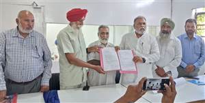 ਸੀਪੀਆਈ ਐੱਮ ਆਗੂਆਂ ਨੇ ਵਿਧਾਇਕ ਨੂੰ ਸੌਂਪਿਆ ਮੰਗ ਪੱਤਰ