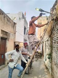 ਬੰਦ ਪਈਆਂ ਸਟਰੀਟ ਲਾਈਟਾਂ ਦੀ ਕਰਵਾਈ ਮੁਰੰਮਤ