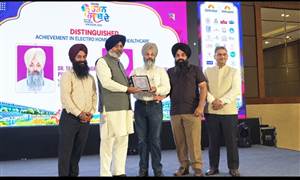 ਖਬਰ ਦੇ ਨਾਲ ‘ਰਤਨ ਪੰਜਾਬ ਐਵਾਰਡ’ ਦਾ ਲੋਗੋ ਲਗਾਣਾ ਹੈ- ਡਾਕਟਰ ਭਰਾਵਾਂ ਨੂੰ ਮਿਲਿਆ ਰਤਨ ਪੰਜਾਬ ਦੇ ਐਵਾਰਡ