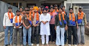 ਮੁਹਾਲੀ 'ਚ ਵੱਖ-ਵੱਖ ਪਾਰਟੀਆਂ ਨੂੰ ਛੱਡ ਕੇ ਸੈਂਕੜੇ ਨੌਜਵਾਨ ਅਕਾਲੀ ਦਲ 'ਚ ਸ਼ਾਮਲ, ਪਰਵਿੰਦਰ ਸਿੰਘ ਬੈਦਵਾਨ ਨੇ ਕੀਤਾ ਸਵਾਗਤ