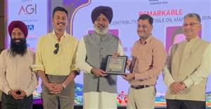 Barnala News : ਉਦਯੋਗਿਕ ਖੇਤਰ ’ਚ ਵਡਮੁੱਲੇ ਯੋਗਦਾਨ ਲਈ ਕਨ੍ਹਈਆ ਸੋਲਵੇਕਸ ਕੰਪਨੀ ‘ਰਤਨ ਪੰਜਾਬ ਦੇ’ ਐਵਾਰਡ ਨਾਲ ਸਨਮਾਨਿਤ, ਸੰਸਥਾਪਕ ਜੁਗਰਾਜ ਸਿੰਗਲਾ ਤੇ ਡਾਇਰੈਕਟਰ ਮੋਹਿਤ ਗਰਗ ਵਿੱਤ ਮੰਤਰੀ ਨੇ ਦਿੱਤਾ ਐਵਾਰਡ