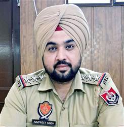 ਬਿਨਾਂ ਲਾਇਸੈਂਸ ਪਟਾਕੇ ਵੇਚਣ ਵਾਲਿਆਂ ’ਤੇ ਹੋਵੇਗੀ ਸਖ਼ਤ ਕਾਰਵਾਈ : ਐੱਸਐੱਚਓ ਨਵਪ੍ਰੀਤ ਸਿੰਘ ਸੰਧੂ