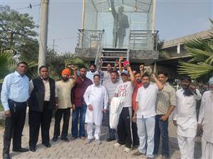 ਡਾ. ਅੰਬੇਡਕਰ ਦੇ ਬੁੱਤ ਦੁਆਲੇ ਲੱਗੇ ਸ਼ੀਸ਼ੇ ਟੁੱਟਣ ਕਰਕੇ ਮਾਹੌਲ ਤਣਾਅਪੂਰਨ