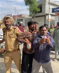 ਪੁਲਿਸ ਮੁਲਾਜ਼ਮ ‘ਤੇ ਚਿੱਟੇ ਦਾ ਨਸ਼ਾ ਕਰਨ ਦੇ ਦੋਸ਼, ਬੁਢਲਾਡਾ ’ਚ ਹੰਗਾਮਾ