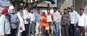 ਸੇਵਾਮੁਕਤੀ ’ਤੇ ਗੱਬਰ ਸਿੰਘ ਦਾ ਬਰਤਨ ਮਾਰਕੀਟ ਵੱਲੋਂ ਸਨਮਾਨ