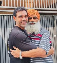 ਪੰਜਾਬੀ ਅਦਾਕਾਰ ਦਕਸ਼ ਅਜੀਤ ਸਿੰਘ 'ਤੇ ਟੁੱਟਿਆ ਦੁੱਖਾਂ ਦਾ ਪਹਾੜ, ਸਿਰ ਤੋਂ ਉੱਠਿਆ ਪਿਤਾ ਦਾ ਸਾਇਆ; ਭਾਵੁਕ ਪੋਸਟ ਸਾਂਝੀ ਕਰਕੇ ਕੀਤਾ ਯਾਦ