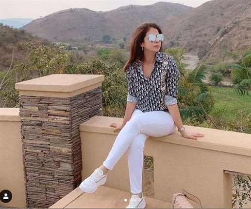Urmila matondkar all set to join shiv sena after quitting congress with in five months