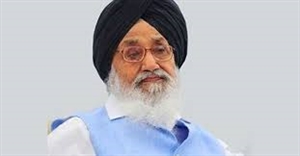 94 ਸਾਲ ਦੇ ਪ੍ਰਕਾਸ਼ ਸਿੰਘ ਬਾਦਲ ਮੁੜ ਤੋਂ ਲੰਬੀ ਸੀਟ ਤੋਂ ਚੋਣ ਲੜਨ ਦੇ ਮੂਡ ’ਚ, ਅਕਾਲੀ ਦਲ ਬਣਾ ਰਿਹੈ ਖਾਸ ਚੋਣ ਨੀਤੀ