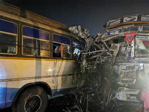 Road Accident : ਟਰੱਕ ਤੇ ਸਵਾਰੀਆਂ ਨਾਲ ਭਰੀ ਬੱਸ ਦੀ ਆਹਮੋ-ਸਾਹਮਣੀ ਟੱਕਰ, ਬੱਸ ਡਰਾਈਵਰ ਦੀ ਮੌਤ, ਕਈ ਗੰਭੀਰ ਜ਼ਖ਼ਮੀ