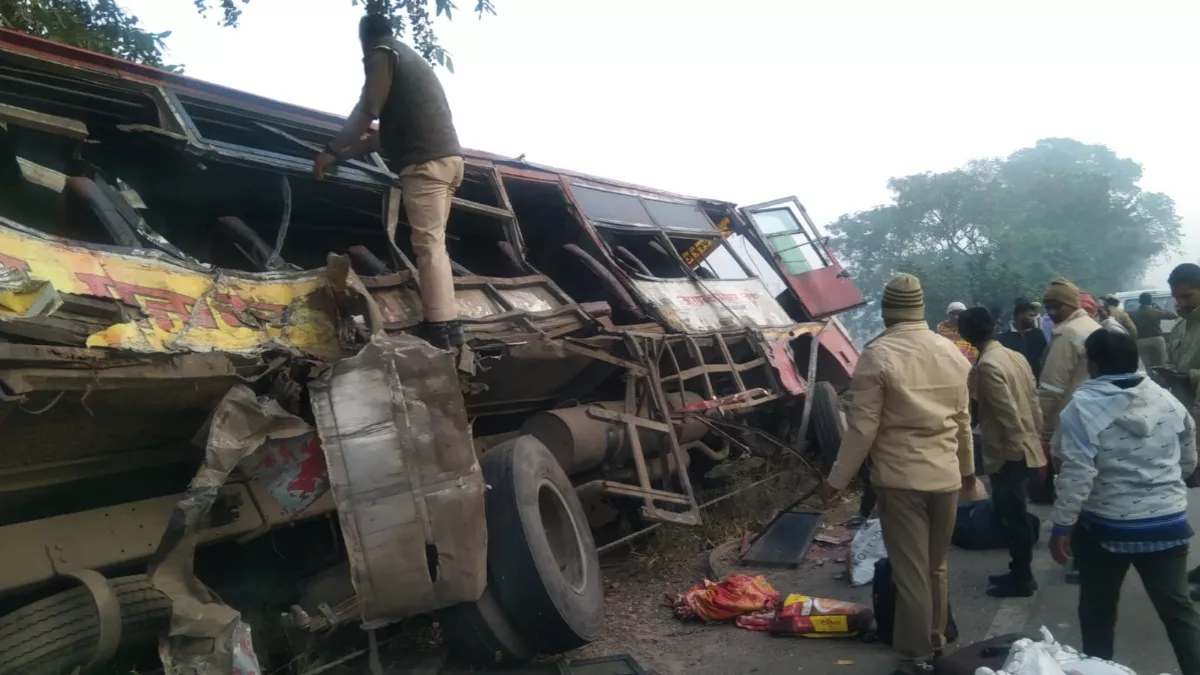 uttar pradesh bahraich tragic road accident in bahraich many people dead on the spot and many injured